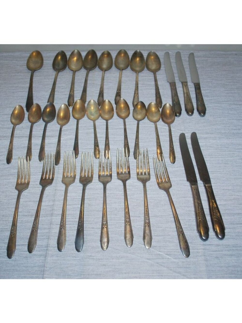 Vintage William Rogers 1941 Gardenia Flatware 32 pc Set Silverplate